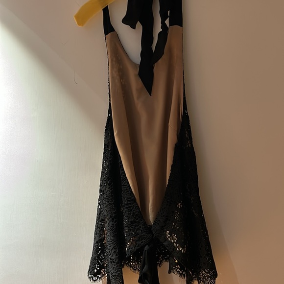 Black lace open back halter with ribbon ties - Picture 4 of 4